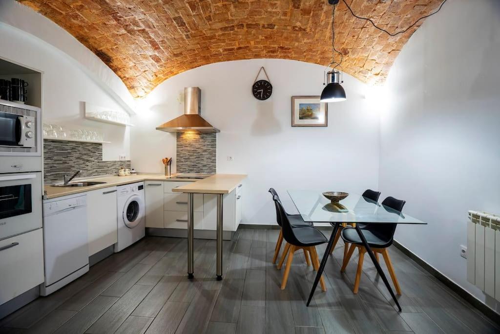 Apartament El Castuo Centro Historico Con Parking Caces Zewnętrze zdjęcie