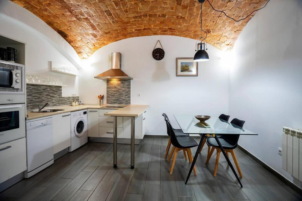 Apartament El Castuo Centro Historico Con Parking Caces Zewnętrze zdjęcie